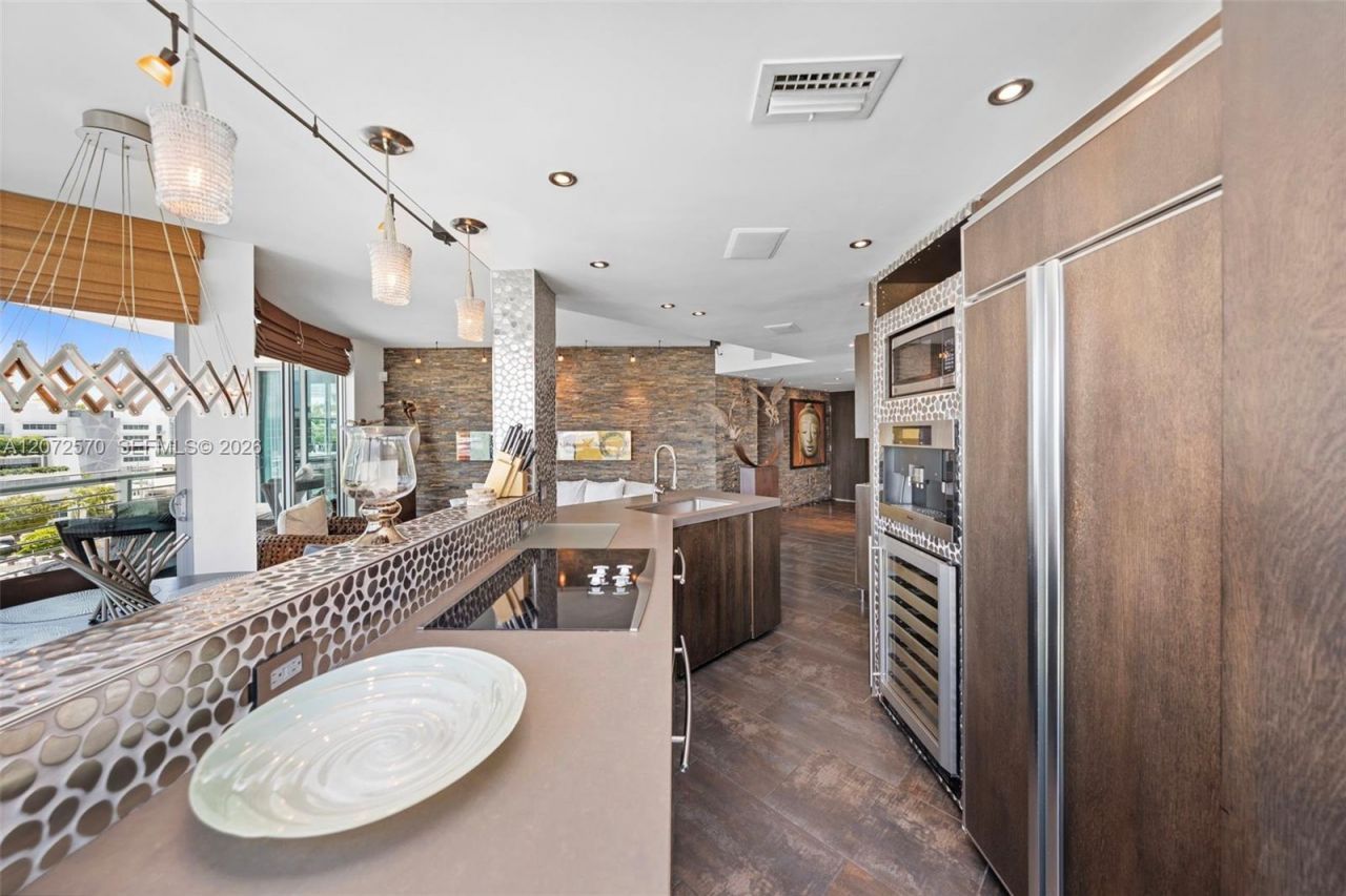 110 Washington Ave , Unit 1709, Miami Beach, FL 33139 Photo