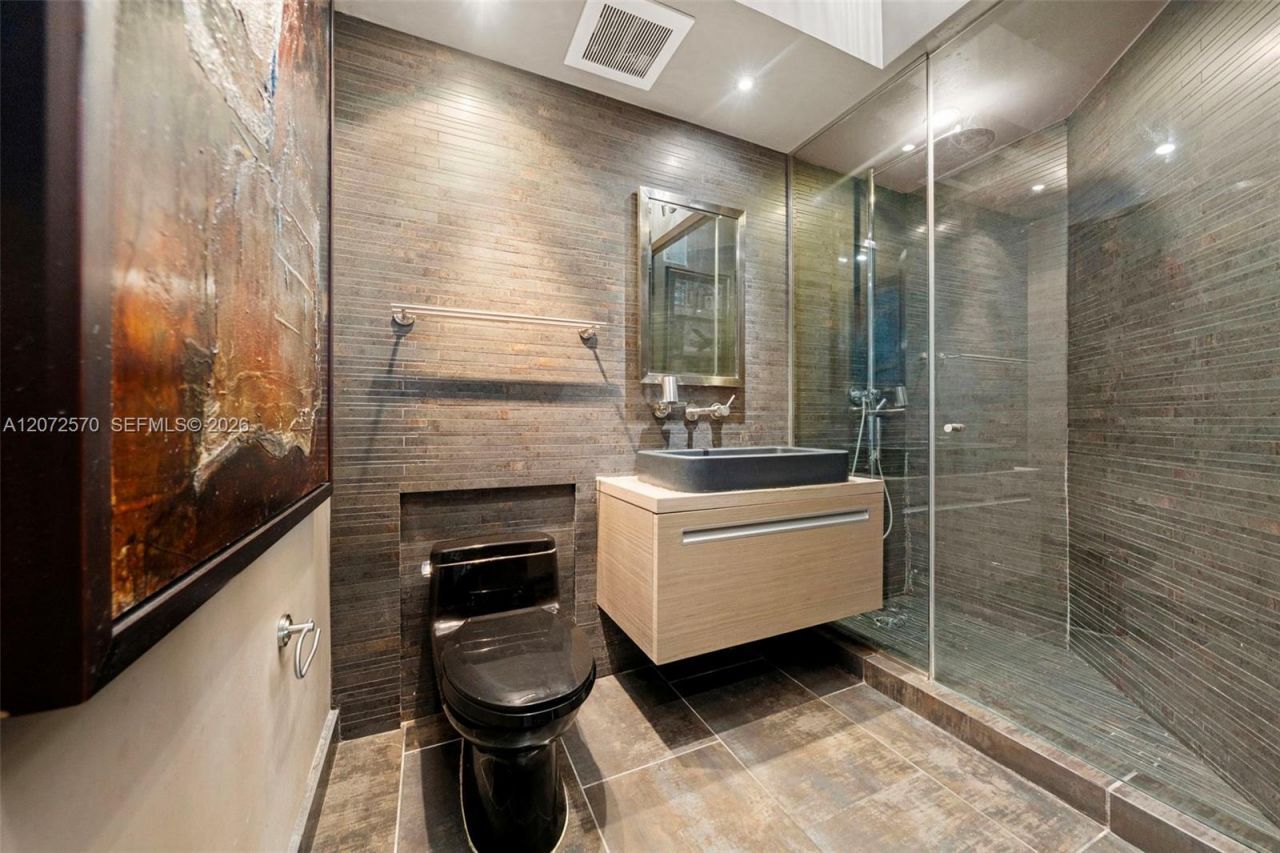 110 Washington Ave , Unit 1709, Miami Beach, FL 33139 Photo