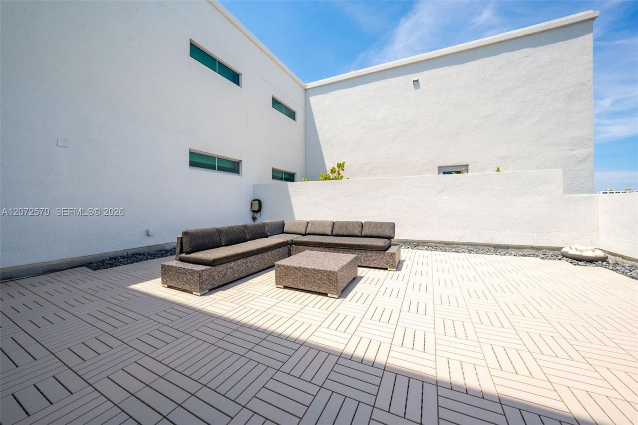 110 Washington Ave , Unit 1709, Miami Beach, FL 33139 Photo