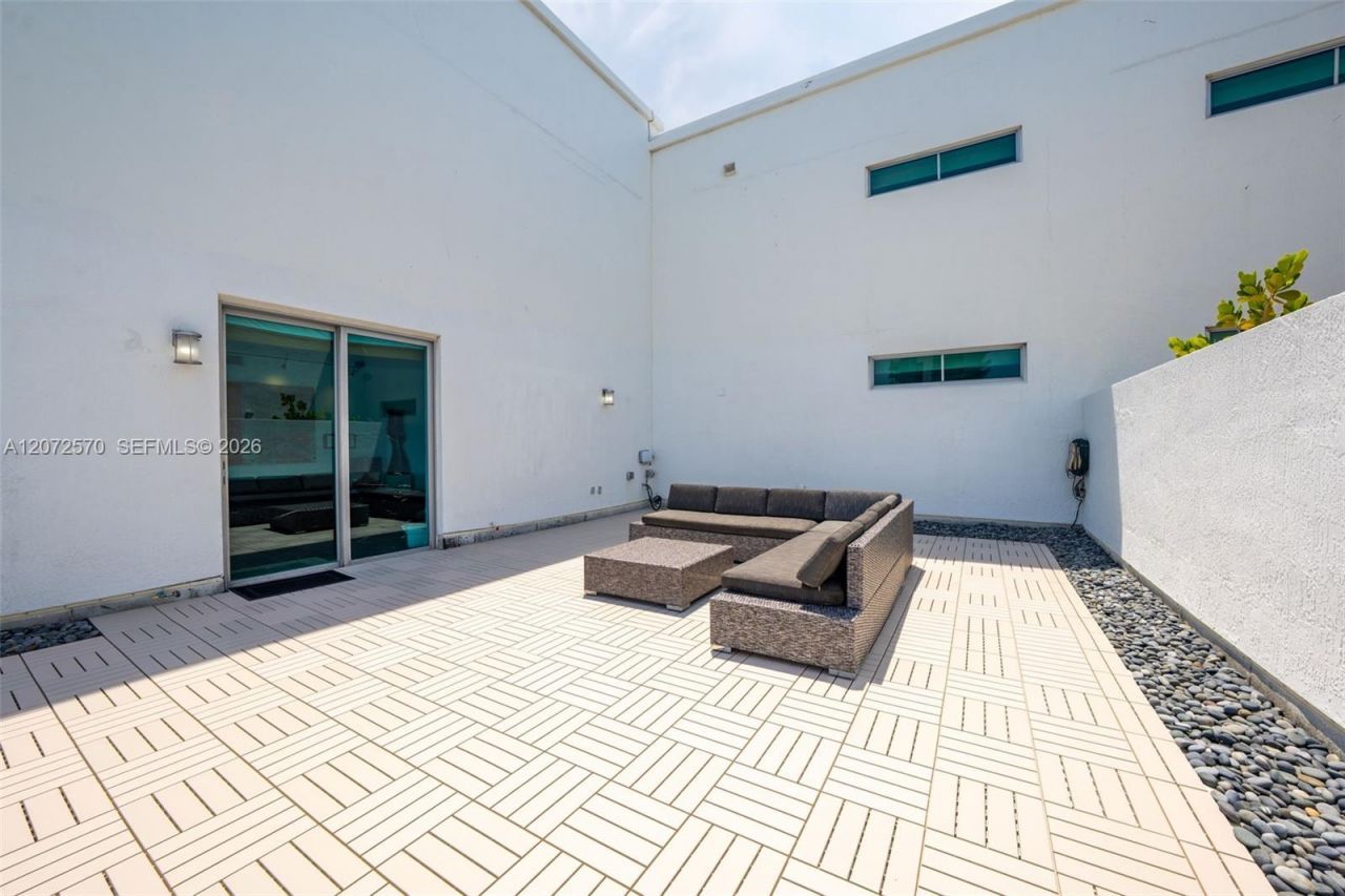 110 Washington Ave , Unit 1709, Miami Beach, FL 33139 Photo