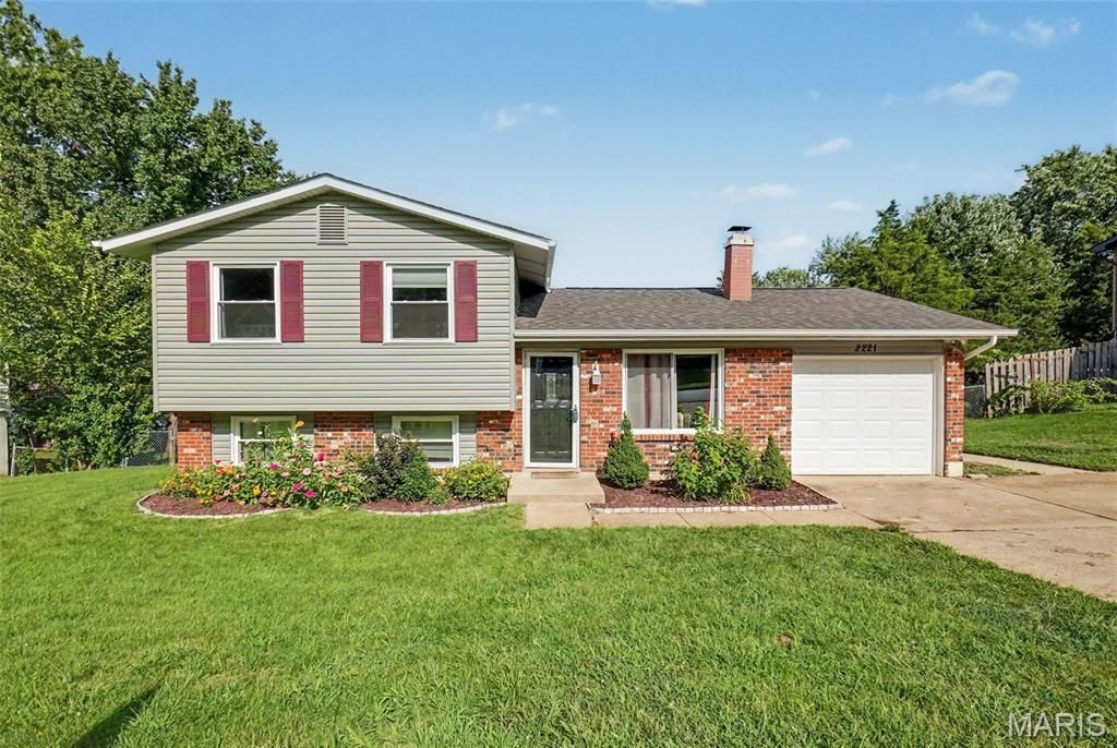 2221 Country Wood Drive , Imperial, MO 63052 Main Photo