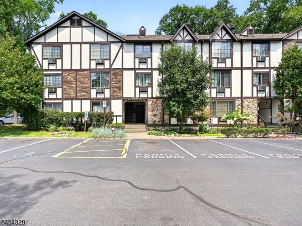 1510 Faulkner Ct, Mahwah, NJ 07430