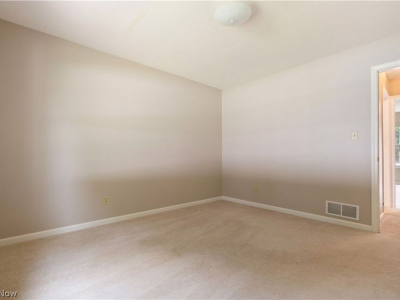 315 Abby Lane, Hartville, OH 44632 Photo 12