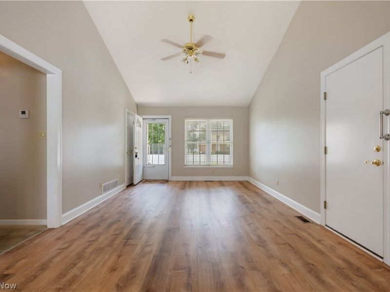 315 Abby Lane, Hartville, OH 44632 Photo 14