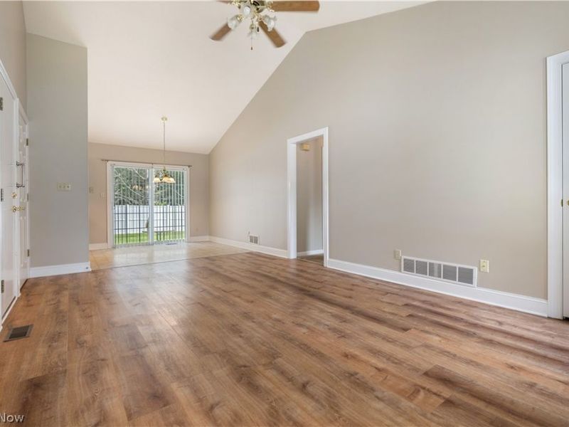 315 Abby Lane, Hartville, OH 44632 Photo 17
