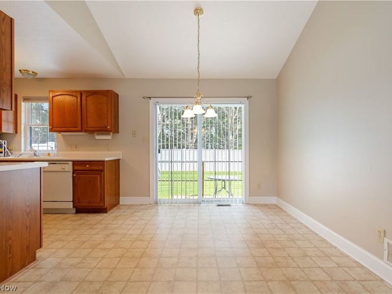 315 Abby Lane, Hartville, OH 44632 Photo 18