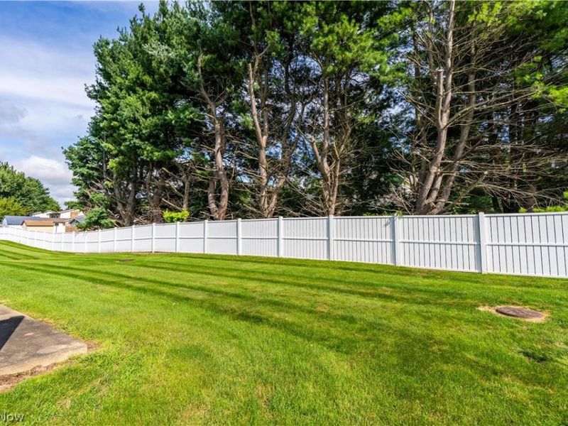 315 Abby Lane, Hartville, OH 44632 Photo 2