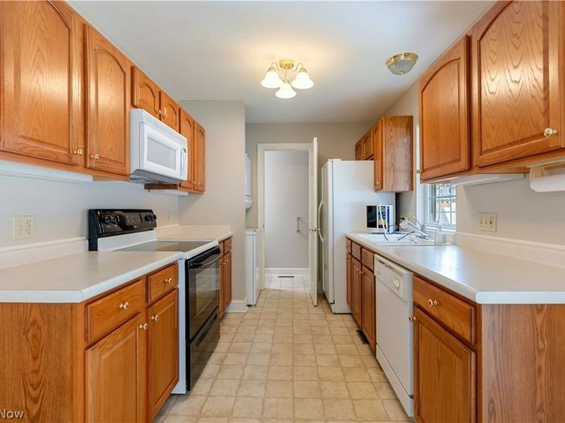 315 Abby Lane, Hartville, OH 44632 Photo 21