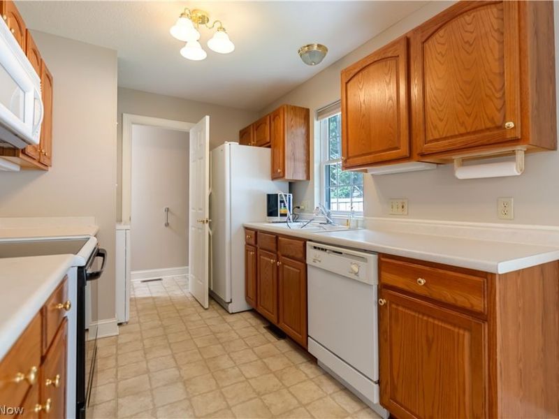 315 Abby Lane, Hartville, OH 44632 Photo 22
