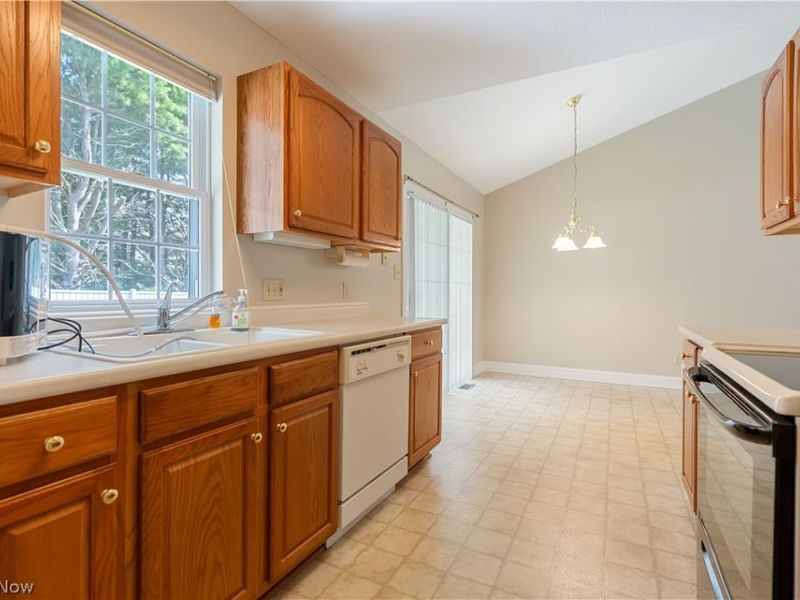 315 Abby Lane, Hartville, OH 44632 Photo 23