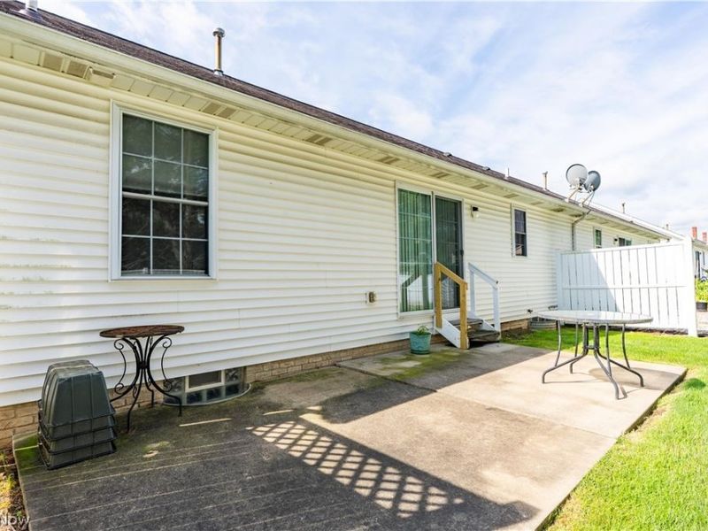 315 Abby Lane, Hartville, OH 44632 Photo 4