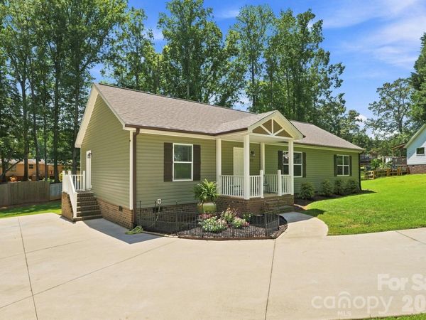 312 Sailwinds Road , Mooresville, NC 28115