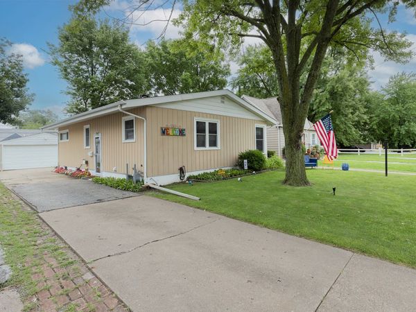 2127 36th Street , Rock Island, IL 61201