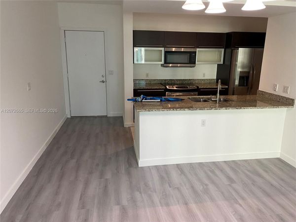 950 Brickell Bay Dr, Unit 801, Miami, FL 33131