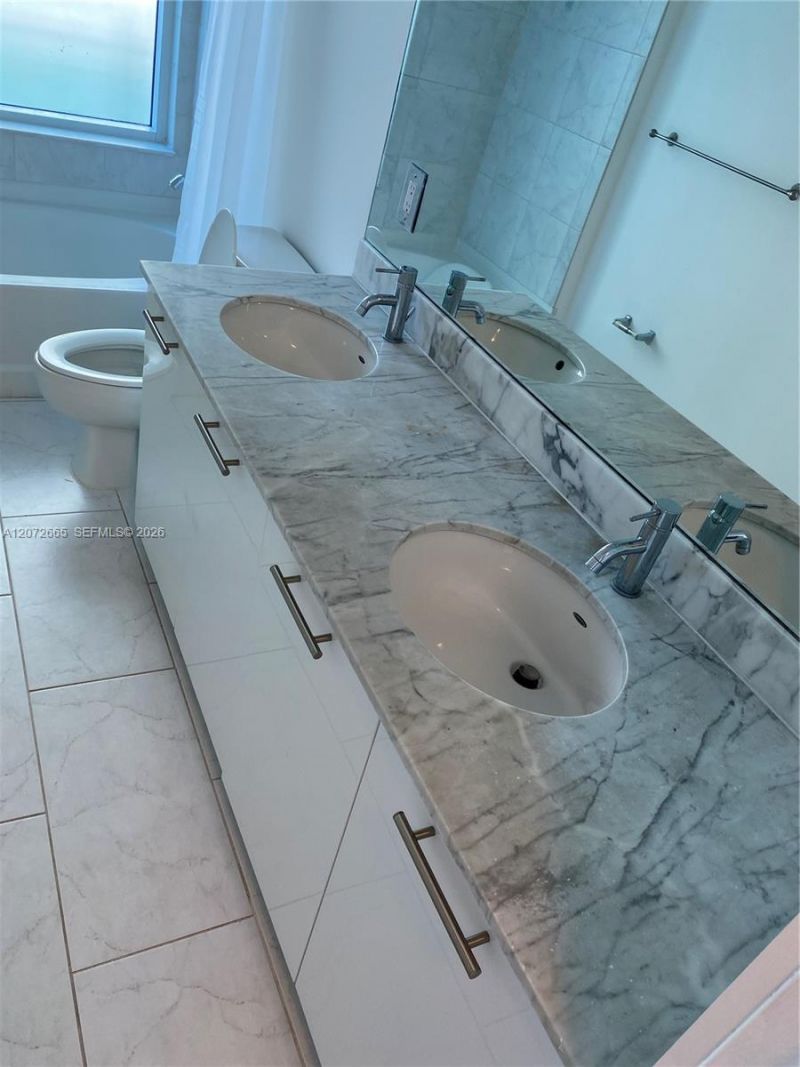 950 Brickell Bay Dr, Unit 801, Miami, FL 33131 Photo