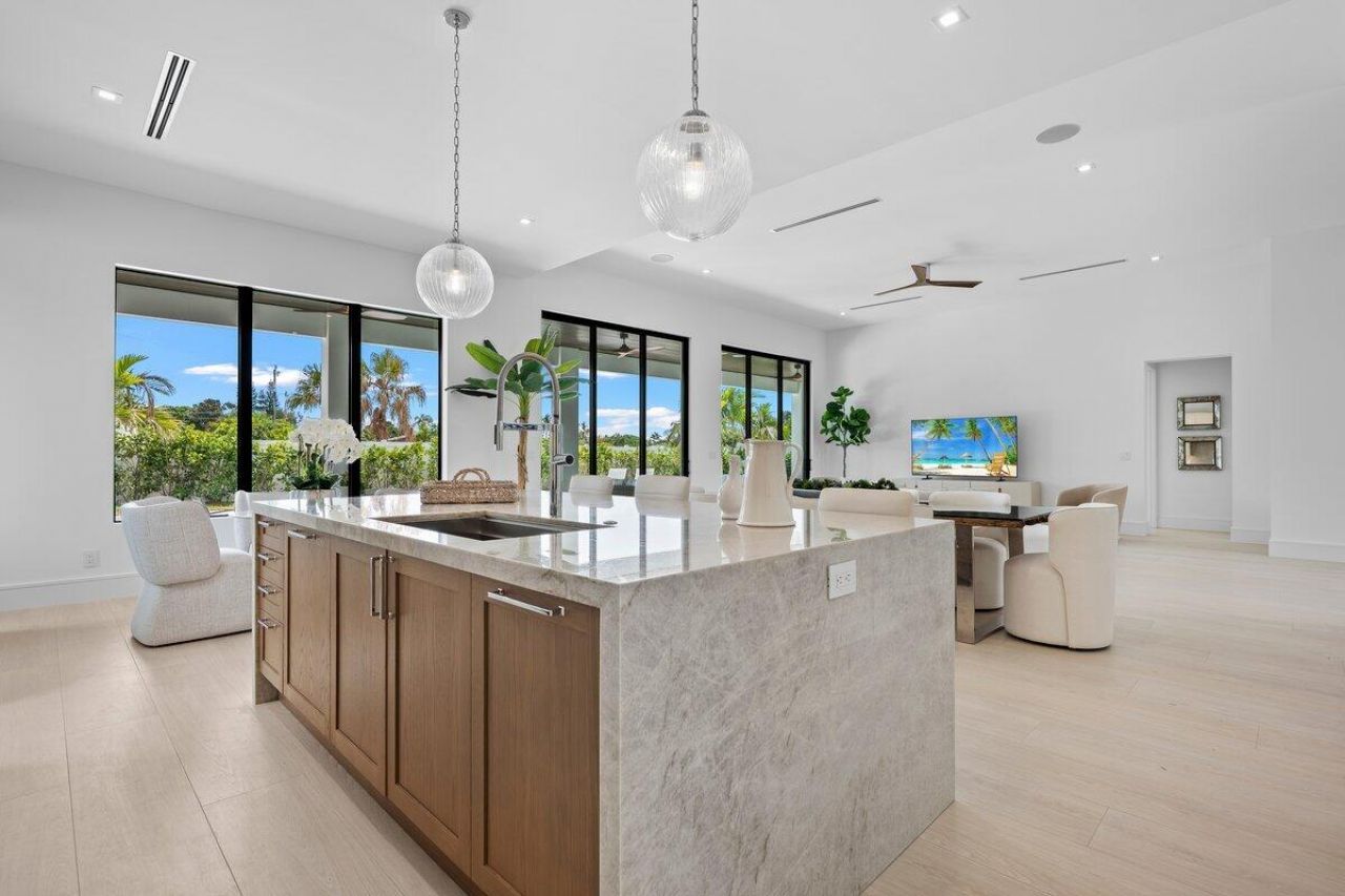 325 W Riverside Drive, Jupiter, FL 33469 Photo