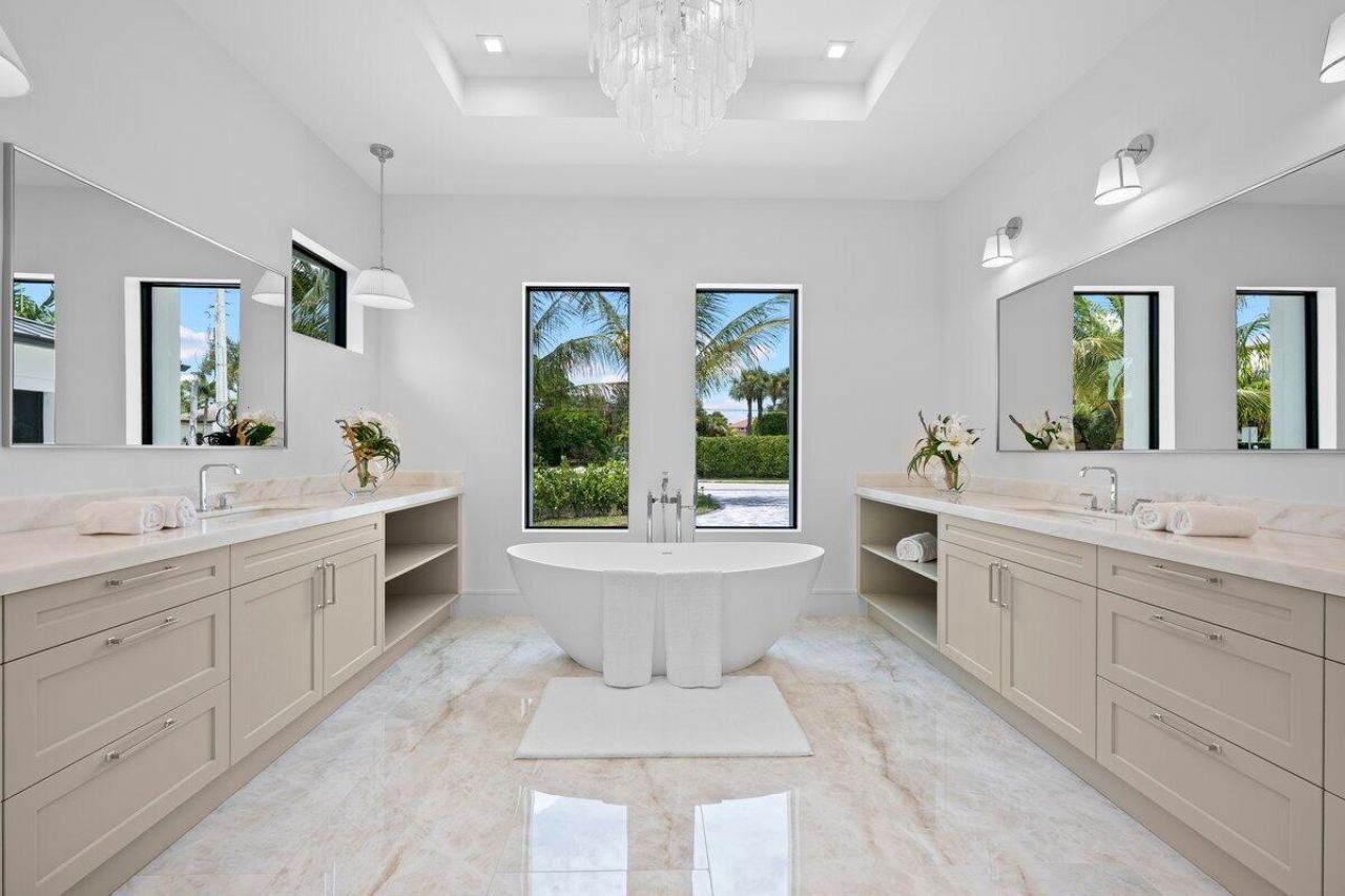 325 W Riverside Drive, Jupiter, FL 33469 Photo