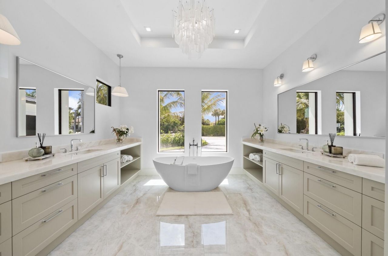 325 W Riverside Drive, Jupiter, FL 33469 Photo