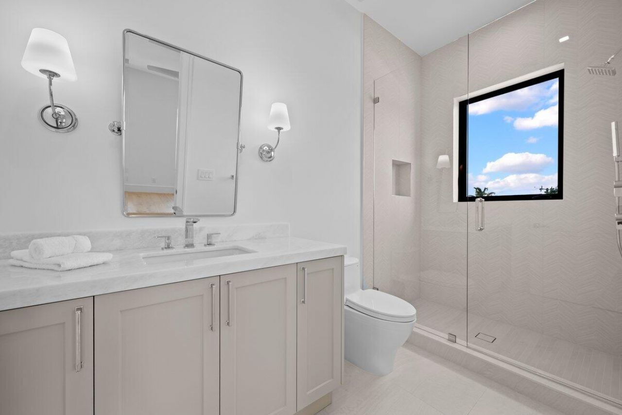 325 W Riverside Drive, Jupiter, FL 33469 Photo