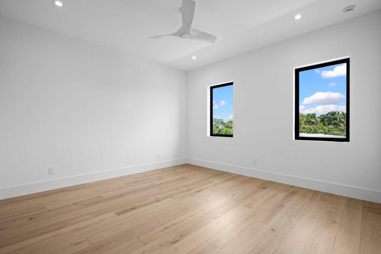 325 W Riverside Drive, Jupiter, FL 33469 Photo