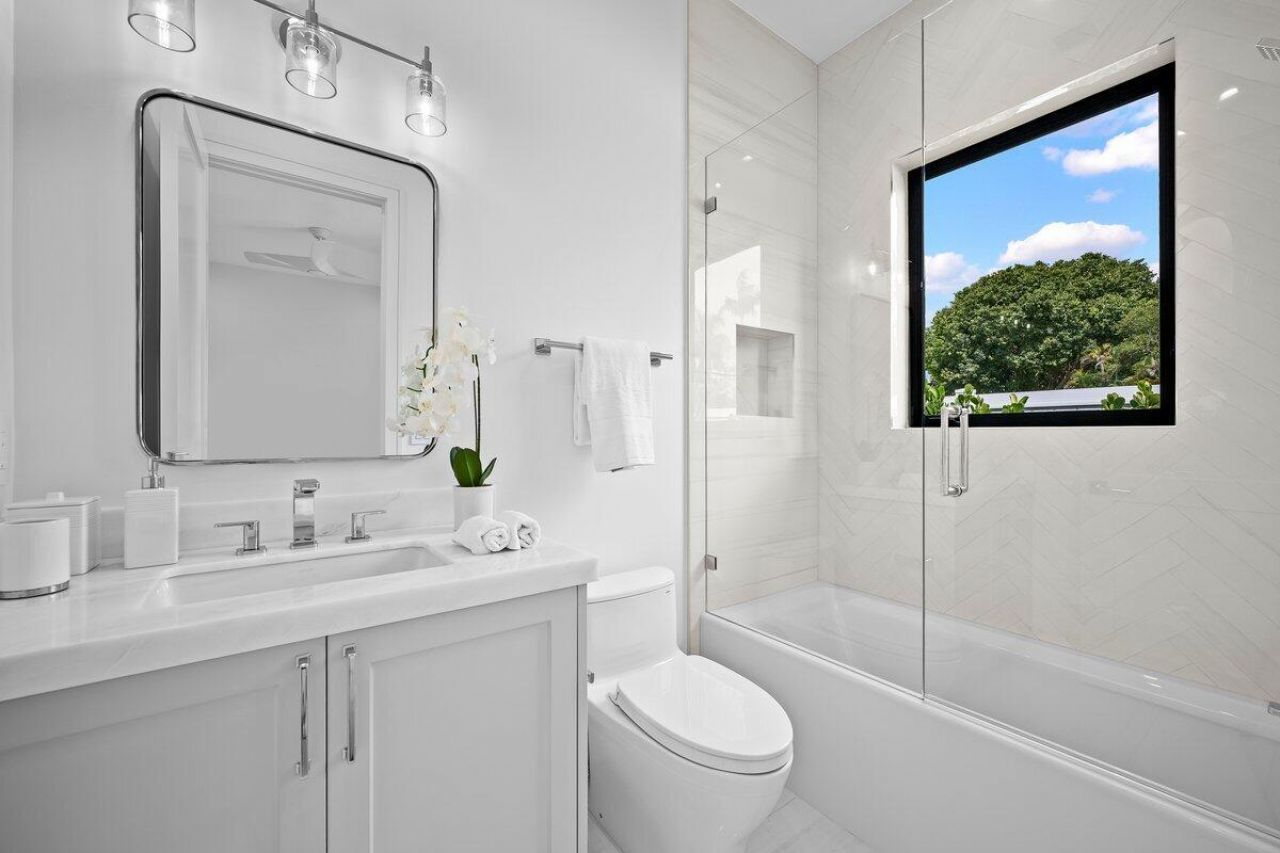 325 W Riverside Drive, Jupiter, FL 33469 Photo