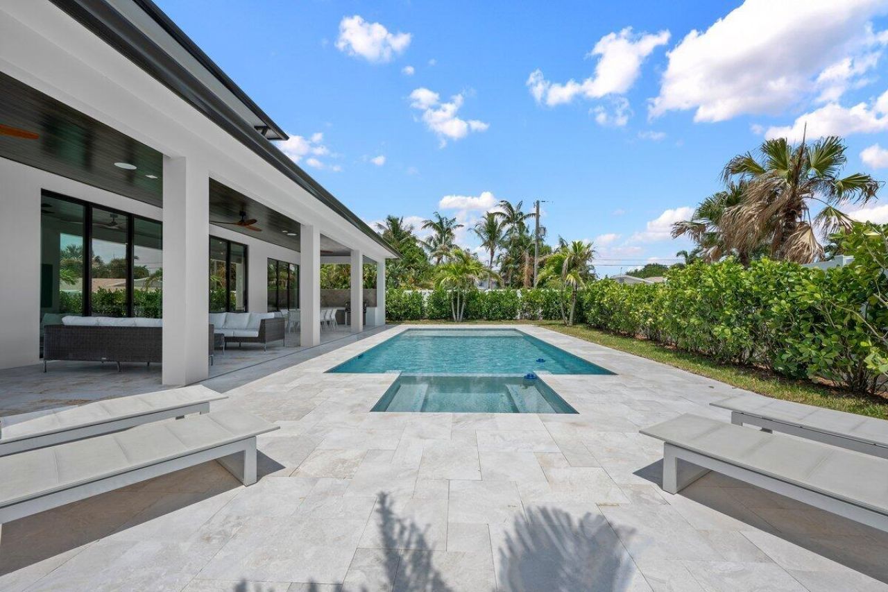 325 W Riverside Drive, Jupiter, FL 33469 Photo