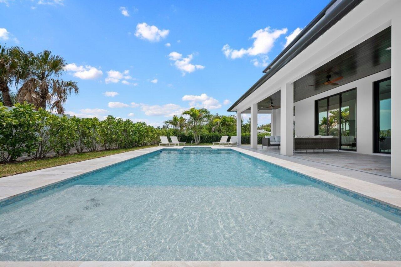 325 W Riverside Drive, Jupiter, FL 33469 Photo