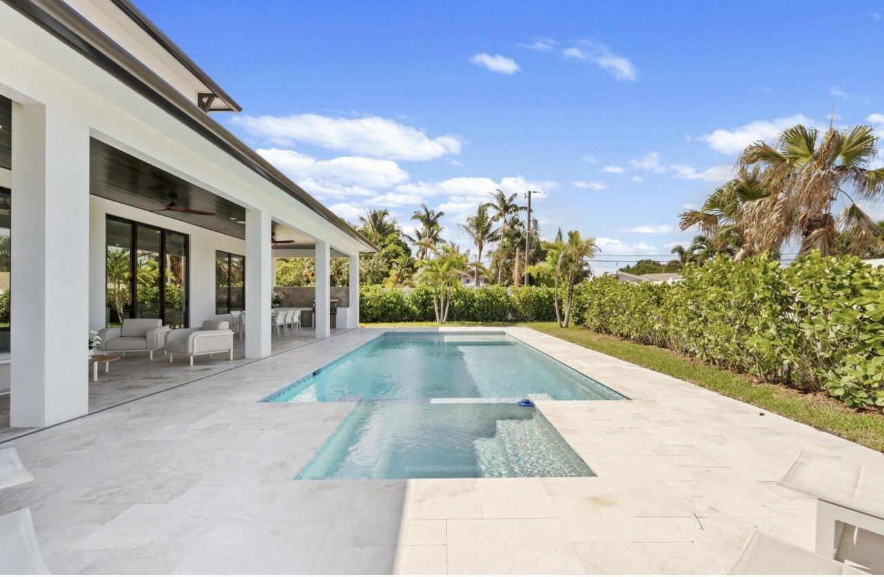 325 W Riverside Drive, Jupiter, FL 33469 Photo