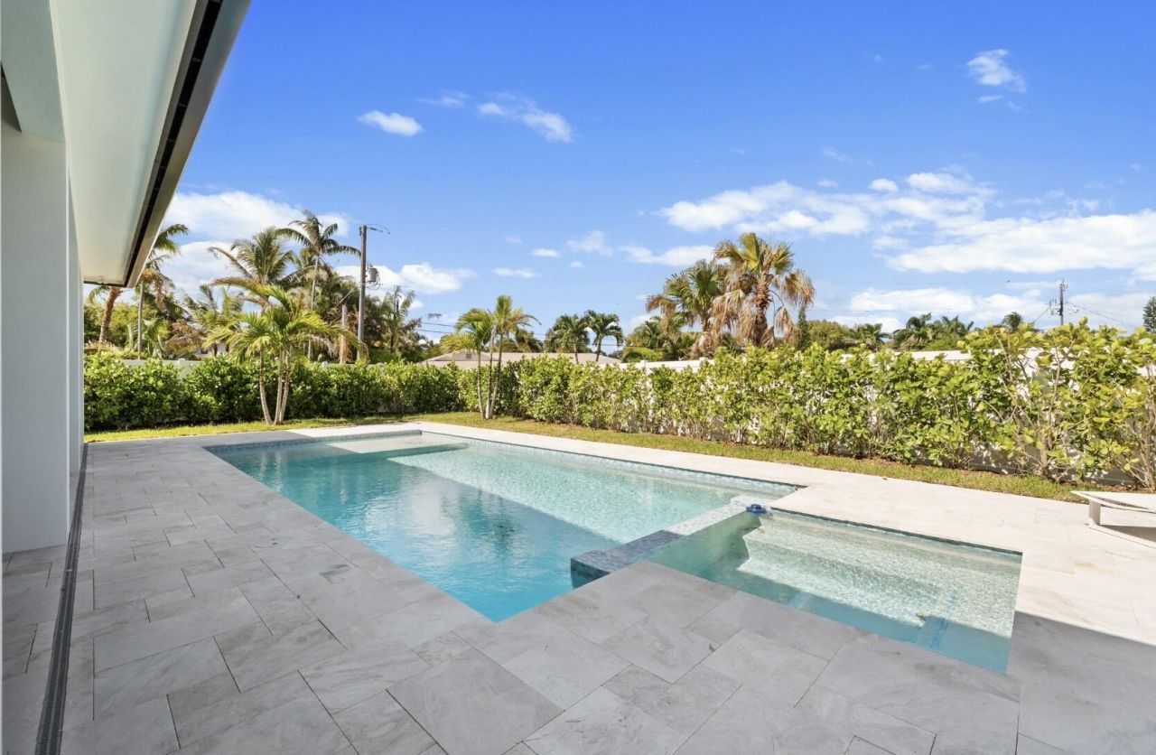 325 W Riverside Drive, Jupiter, FL 33469 Photo