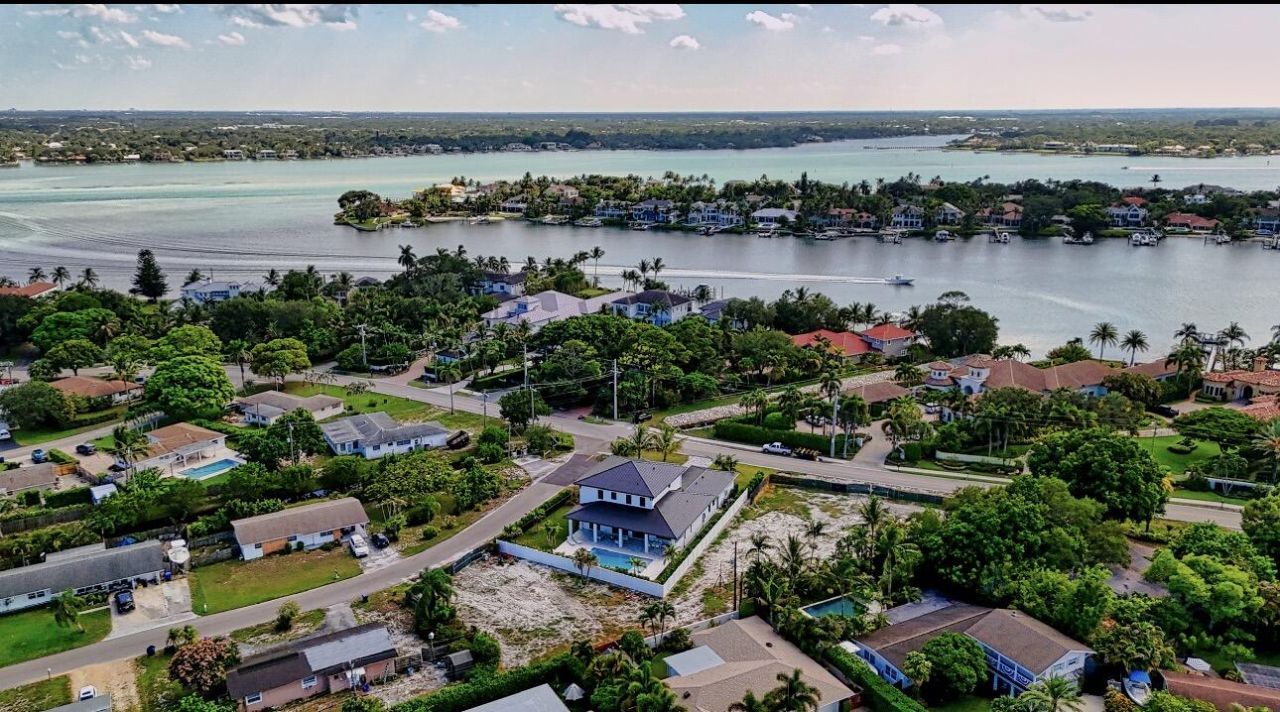 325 W Riverside Drive, Jupiter, FL 33469 Photo