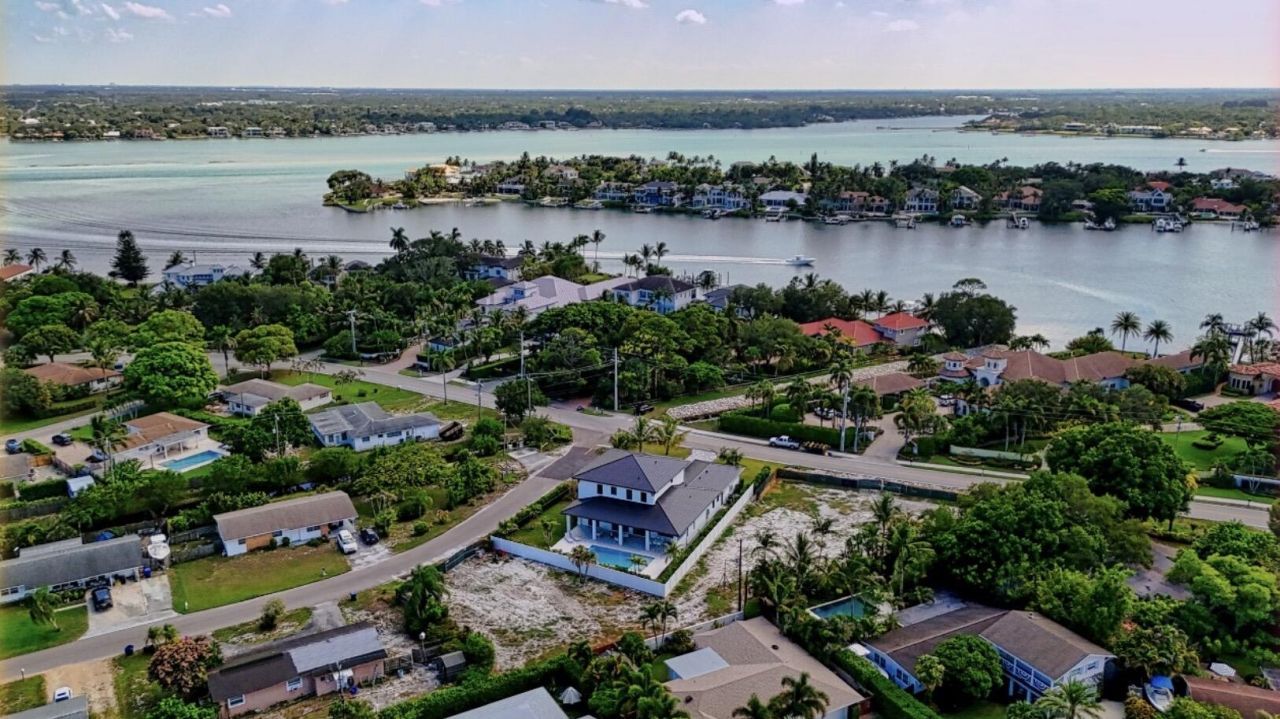 325 W Riverside Drive, Jupiter, FL 33469 Photo