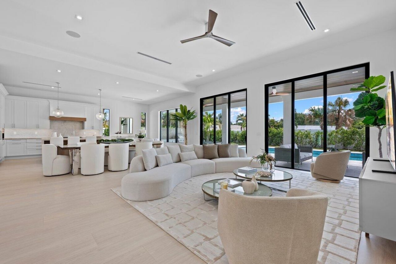325 W Riverside Drive, Jupiter, FL 33469 Photo