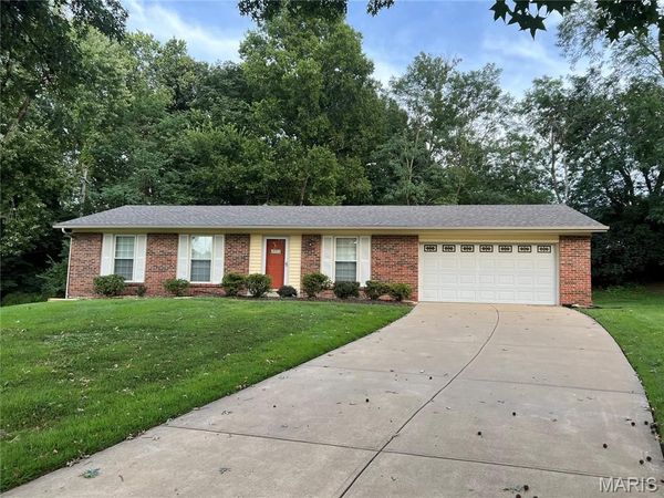 1744 Round Robin Court, St Louis, MO 63146