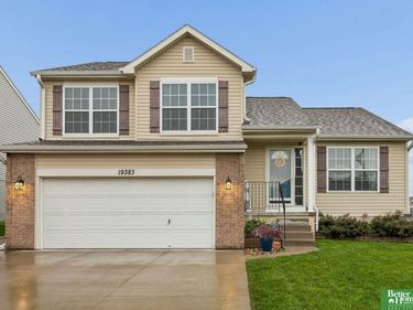 19383 V Street, Omaha, NE 68135