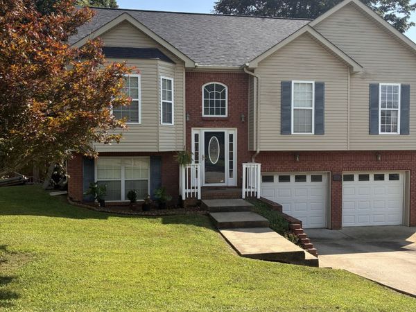 3488 Clover Hill Dr, Clarksville, TN 37043