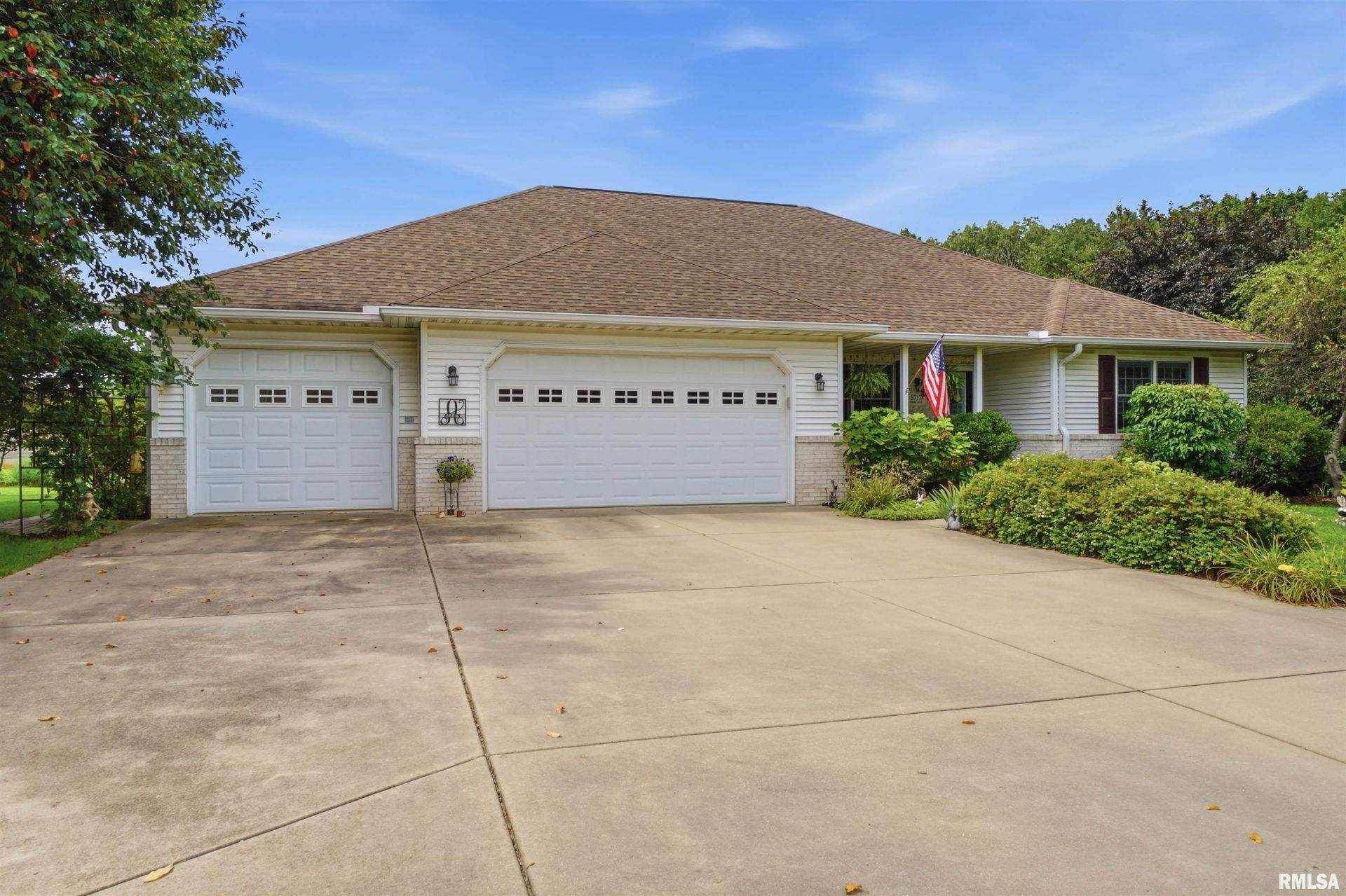 5717 S Thomas Court, Bartonville, IL 61607 Main Photo