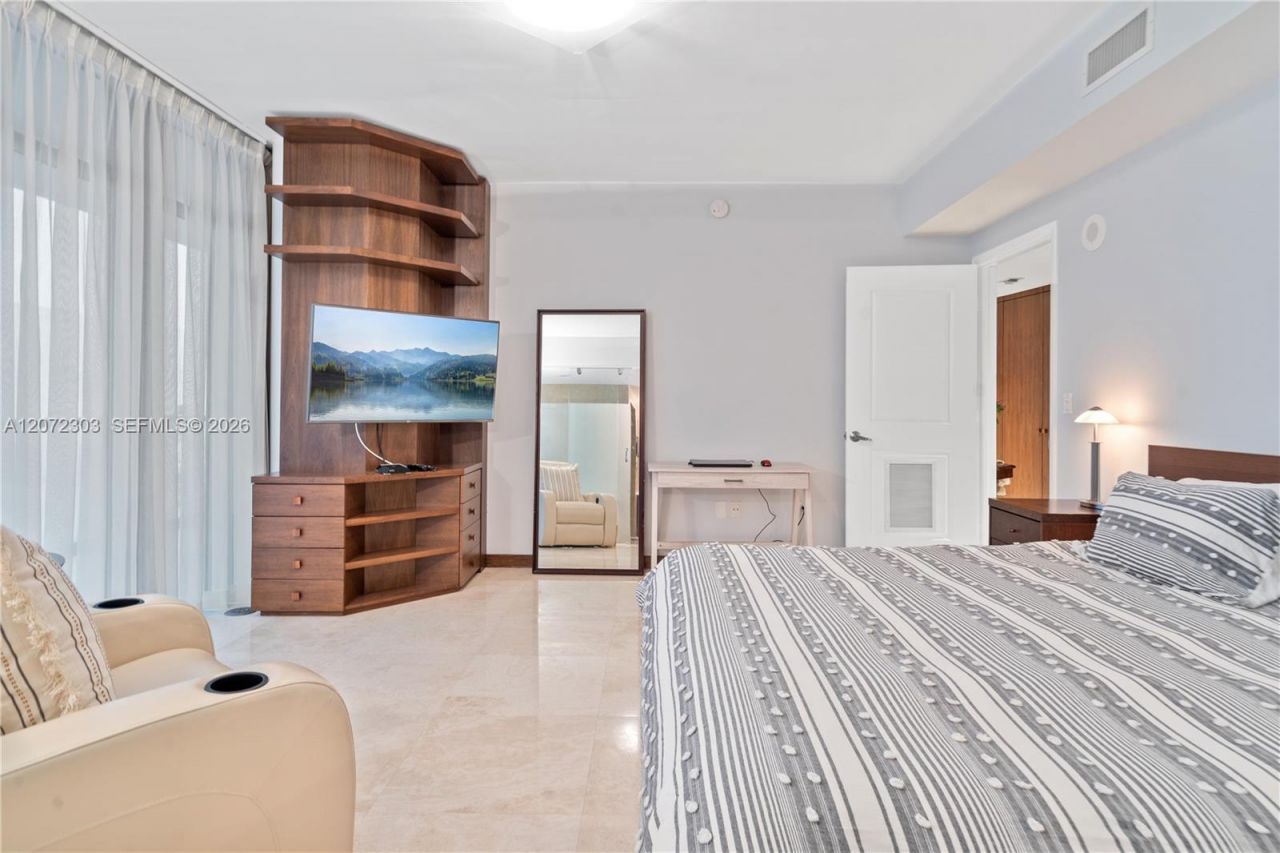 3737 Collins Ave , Unit S-701, Miami Beach, FL 33140 Photo
