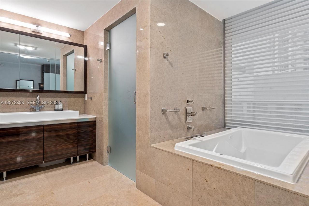 3737 Collins Ave , Unit S-701, Miami Beach, FL 33140 Photo