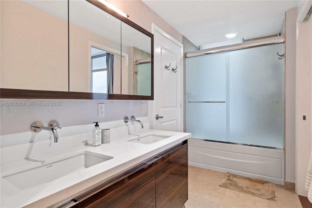 3737 Collins Ave , Unit S-701, Miami Beach, FL 33140 Photo