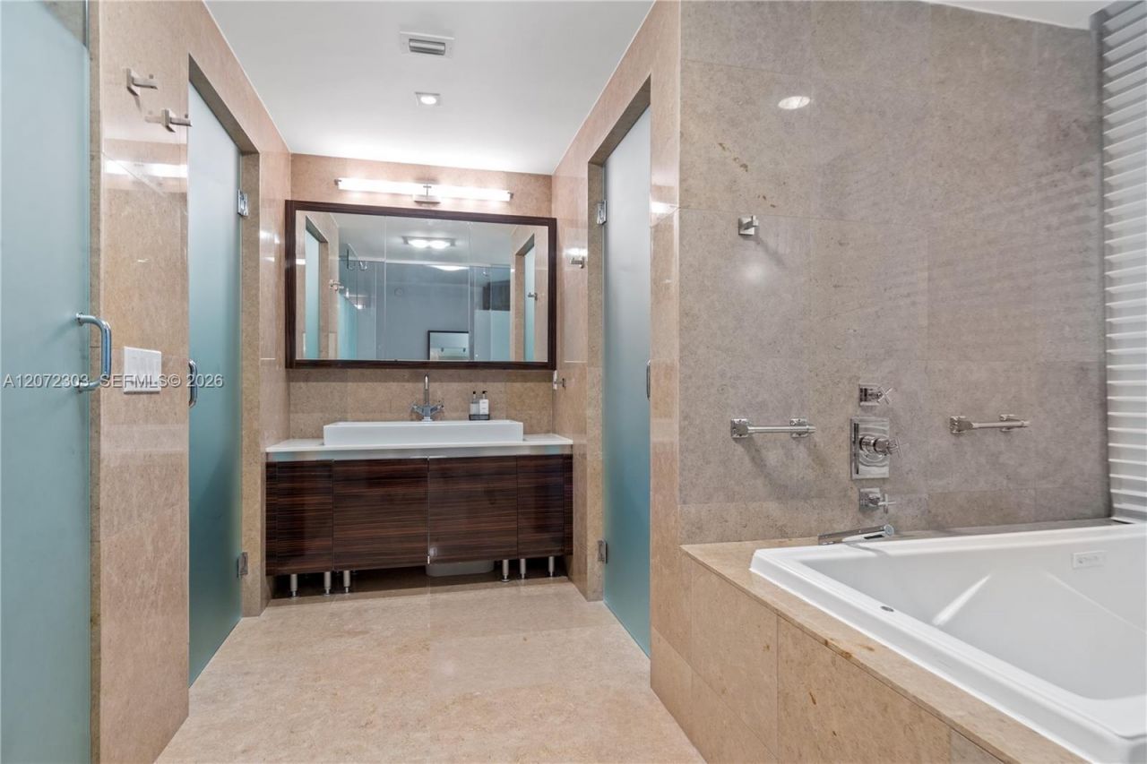 3737 Collins Ave , Unit S-701, Miami Beach, FL 33140 Photo