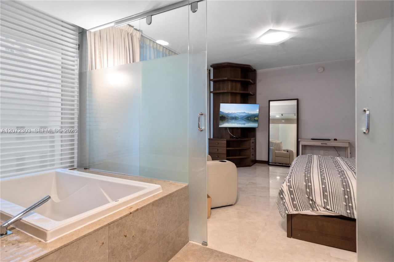 3737 Collins Ave , Unit S-701, Miami Beach, FL 33140 Photo