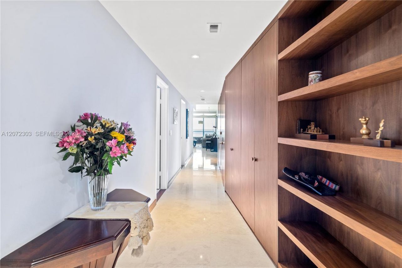 3737 Collins Ave , Unit S-701, Miami Beach, FL 33140 Photo