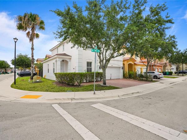 8741 NW 110th Ave , Doral, FL 33178