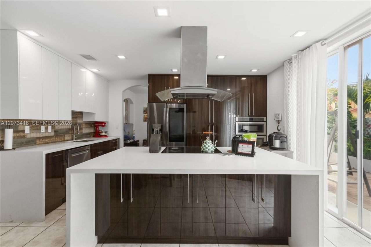 8741 NW 110th Ave , Doral, FL 33178 Photo