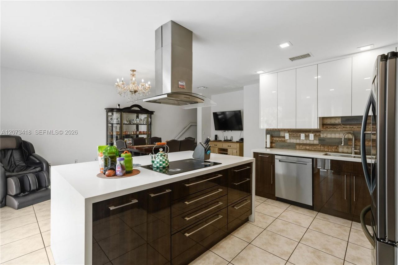 8741 NW 110th Ave , Doral, FL 33178 Photo