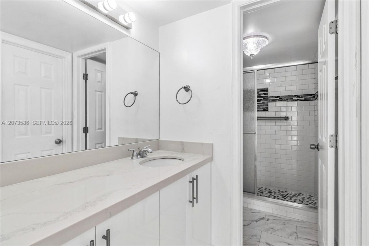 600 NE 36th St , Unit 1404, Miami, FL 33137 Photo