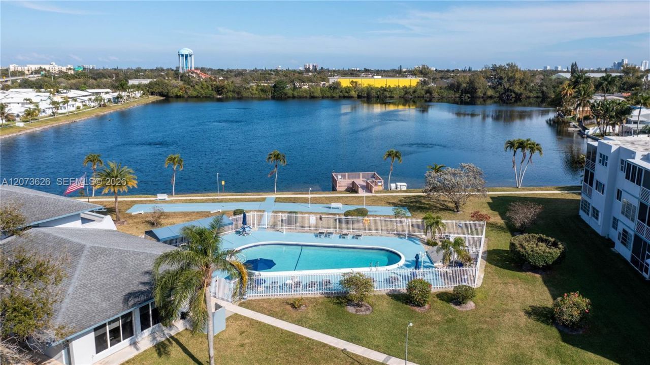 2300 Park Ln , Unit 203, Hollywood, FL 33021 Photo