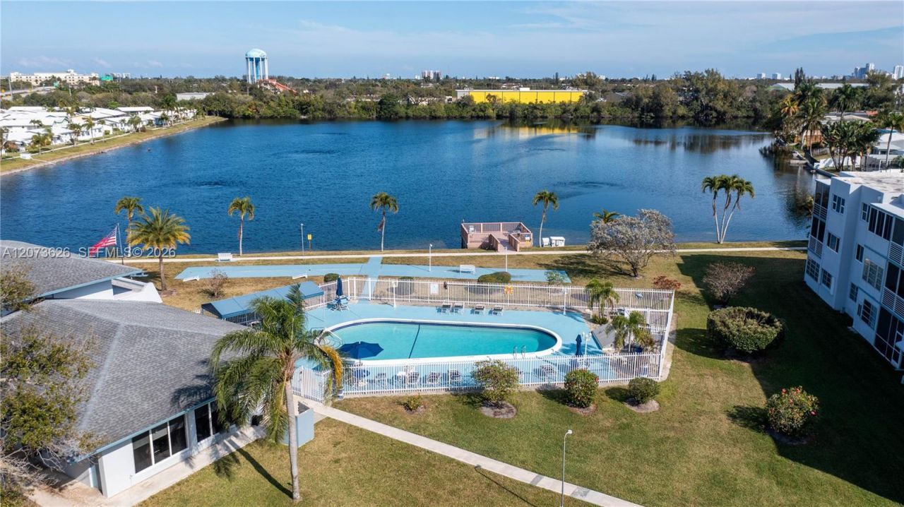 2300 Park Ln , Unit 203, Hollywood, FL 33021 Photo