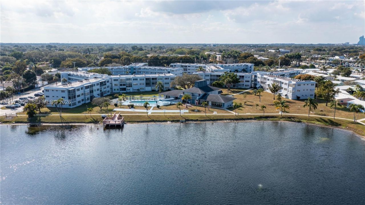 2300 Park Ln , Unit 203, Hollywood, FL 33021 Photo