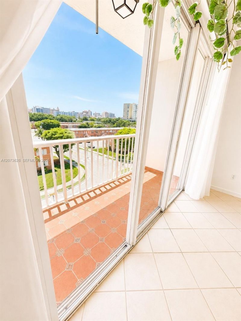 3551 SW 9th Ter, Unit 502, Miami, FL 33135 Photo
